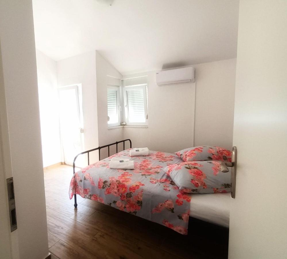Appartement Holiday Beach House à Grebaštica Extérieur photo